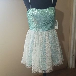 Short lace Formal